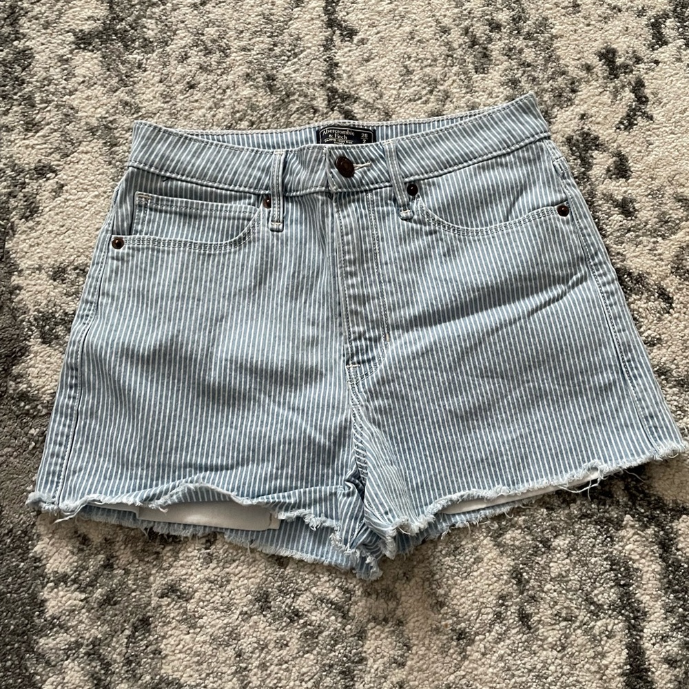 Abercrombie & Fitch - Women’s Simone High Rise Striped Shorts - 26